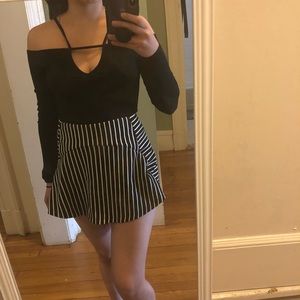 LF Emma & Sam black v neck cutout Top Sz XS